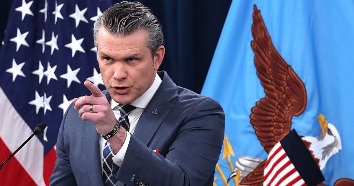  Secretary of War Pete Hegseth during a press briefing on the Iran war at the Pentagon (Cover image source: Getty Images/Photo by Win McNamee)