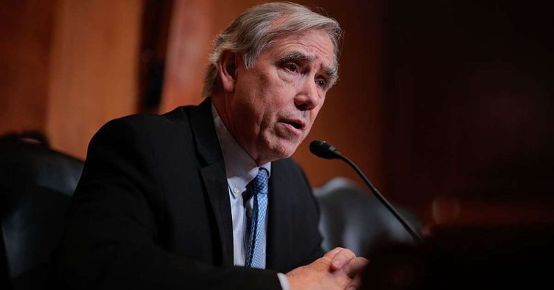 'There are no kings in America' Sen Jeff calls out President Trump's authoritarian behaviour