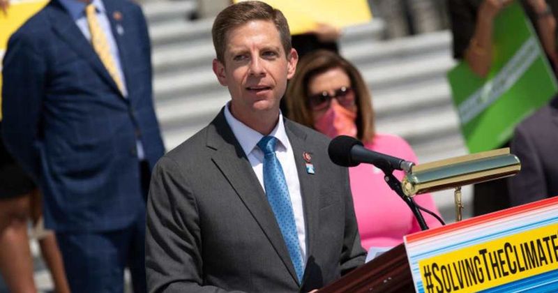 'Positioned to profit': Rep. Mike Levin slams Pete Hegseth for making money moves ahead of the war 