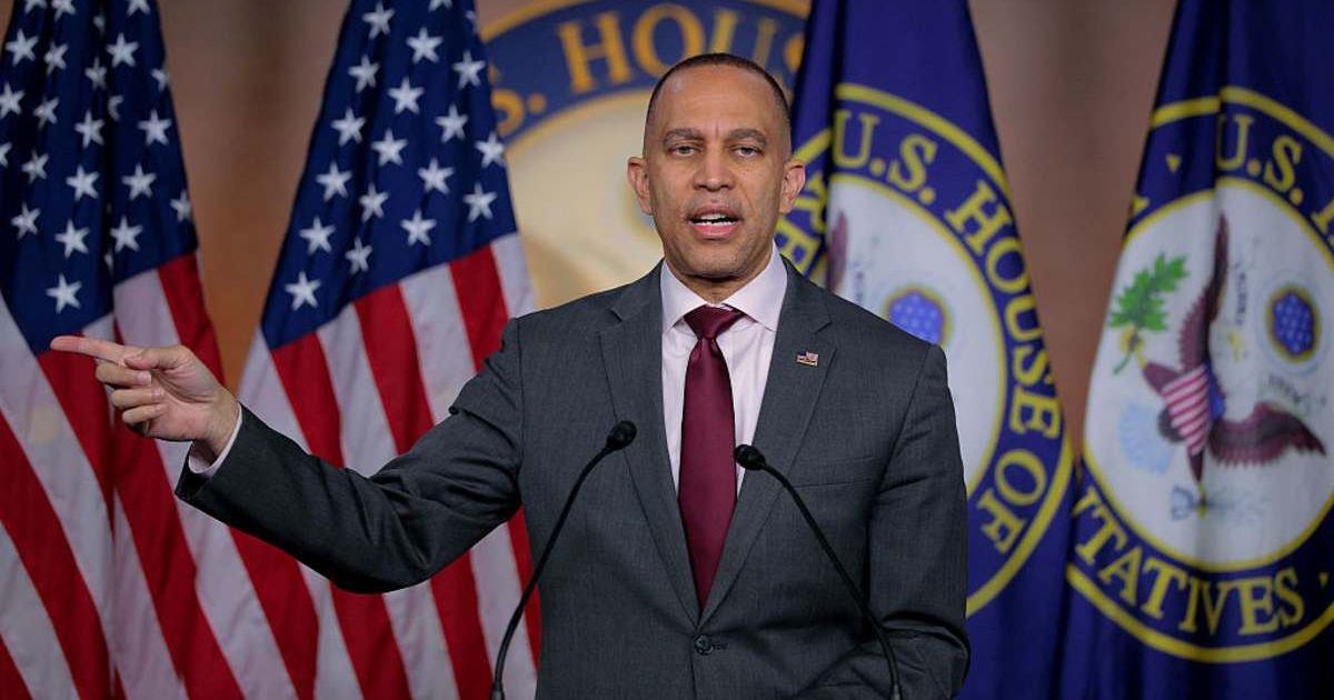 House Minority Leader Hakeem Jeffries (D-NY) holds a news conference at the U.S. Capitol Visitors Center (Cover Image Source: Photo by Chip Somodevilla/Getty Images)