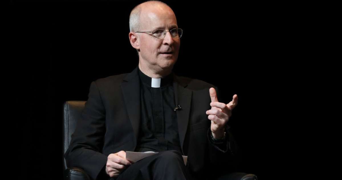 Fr. James Martin speaks at an event (Cover Image Source: Getty Images | Photo by Cindy Ord)