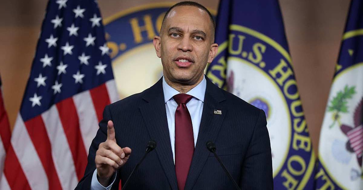 House Minority Leader Hakeem Jeffries (D-NY) speaks at a news conference at the U.S. Capitol (Cover Image Source: Getty Images | Photo by Kevin Dietsch)