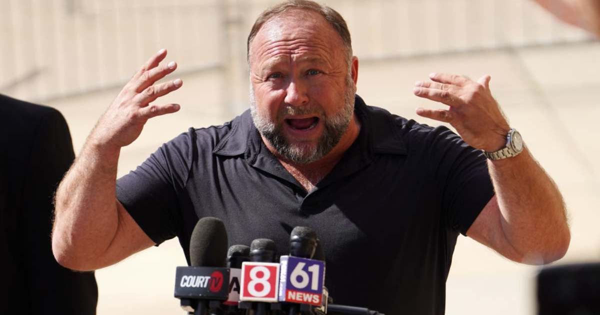 Alex Jones speaks to the media outside Waterbury Superior Court during his trial on September 21, 2022 (Cover Image Source: Getty Images | Photo by Joe Buglewicz)