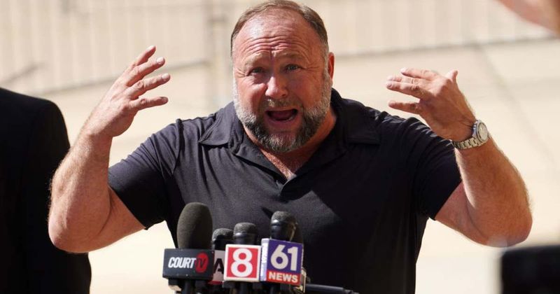 'Doesn't mean this is a lie': Alex Jones breaks down why the WHCD shooting wasn't staged
