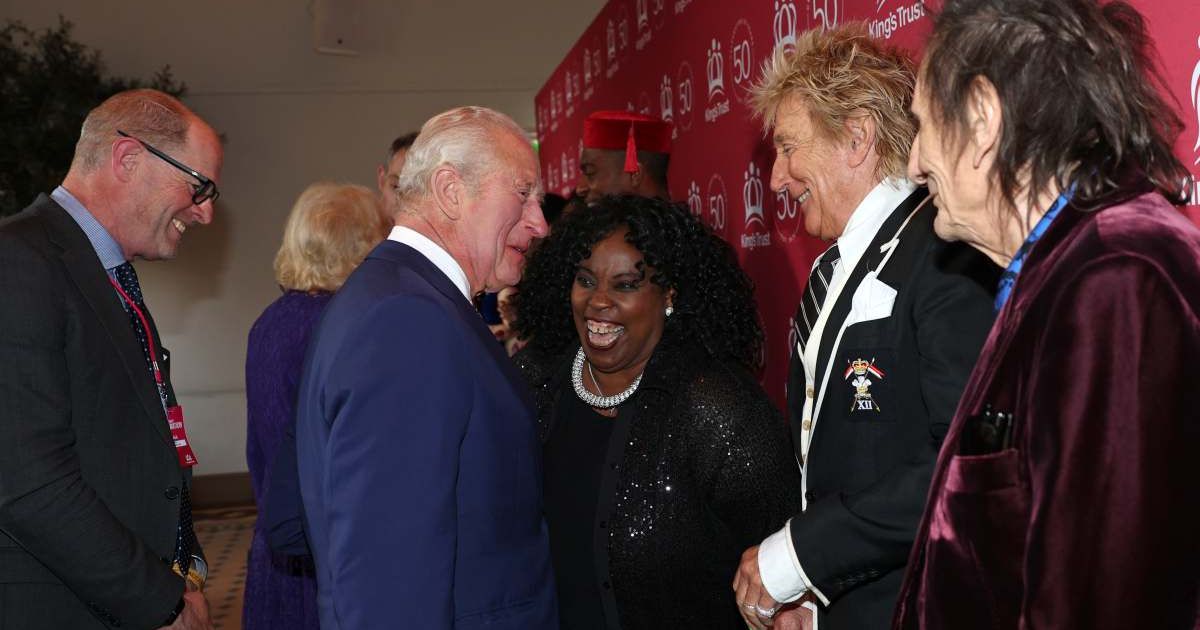 King Charles III shares a joke with British Jamaican singer, Ruby Turner, and British rock legends Rod Stewart and Ronnie Wood on May 11 (Cover Image Source: Getty Images | Photo by Adrian Dennis - WPA Pool)
