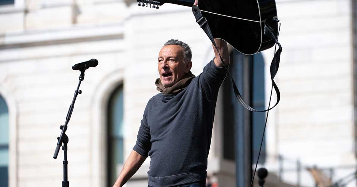 Musician Bruce Springsteen performs during a "No Kings" protest outside the State Capitol building on March 28, 2026 (Cover image source: Getty Images | Photo by Stephen Maturen)