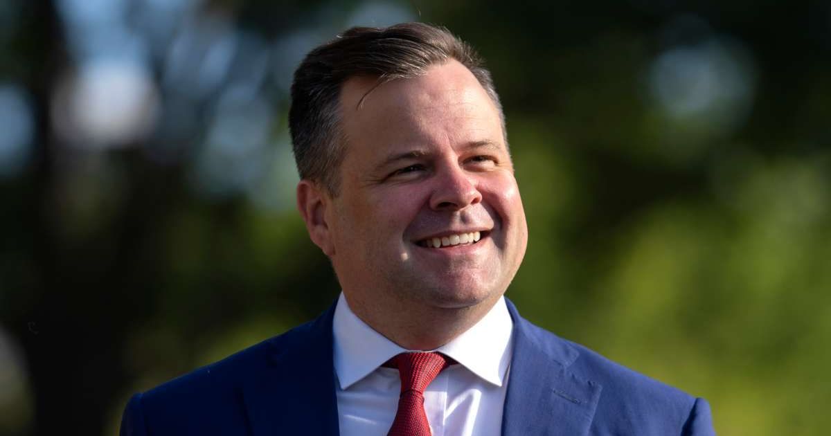 Director of the Federal Housing Finance Agency Bill Pulte, now Trump's pick to lead U.S. intelligence, outside the White House. (Image Source: AP  | Photo by Mark Schiefelbein)