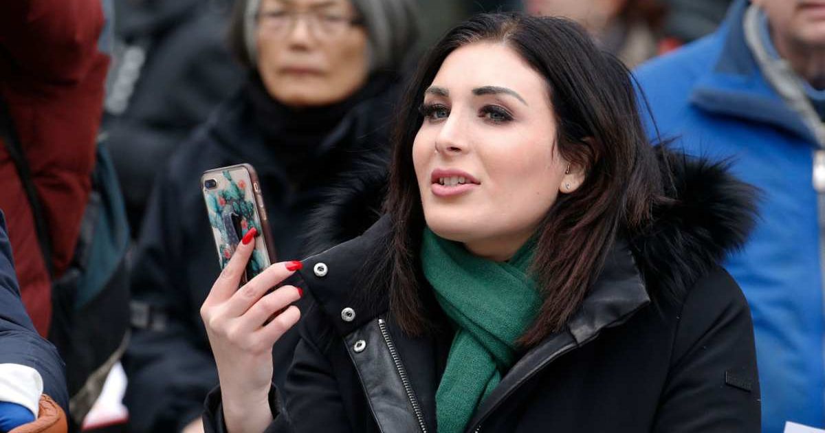Political activist Laura Loomer stands across from the Women's March 2019 in New York City (Cover Image Source: Getty Images | Photo by John Lamparski)