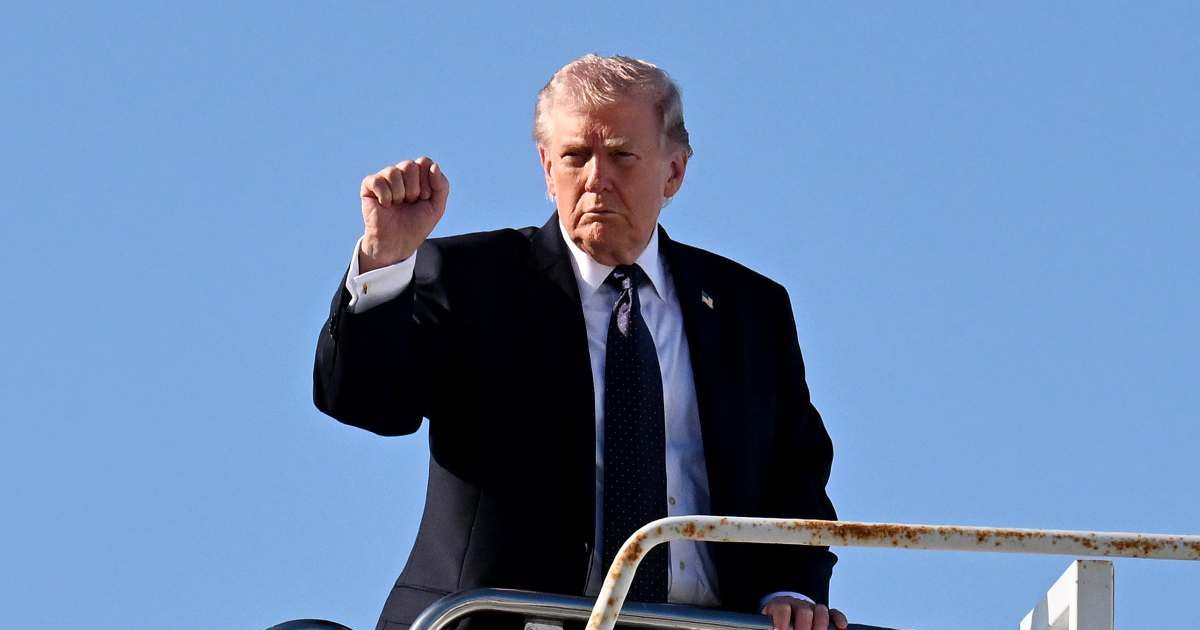 U.S. President Donald Trump boards Air Force One at Palm Beach International Airport on March 1, 2026, in West Palm Beach, Florida (Cover Image Source: Getty Images | Photo by Roberto Schmidt)
