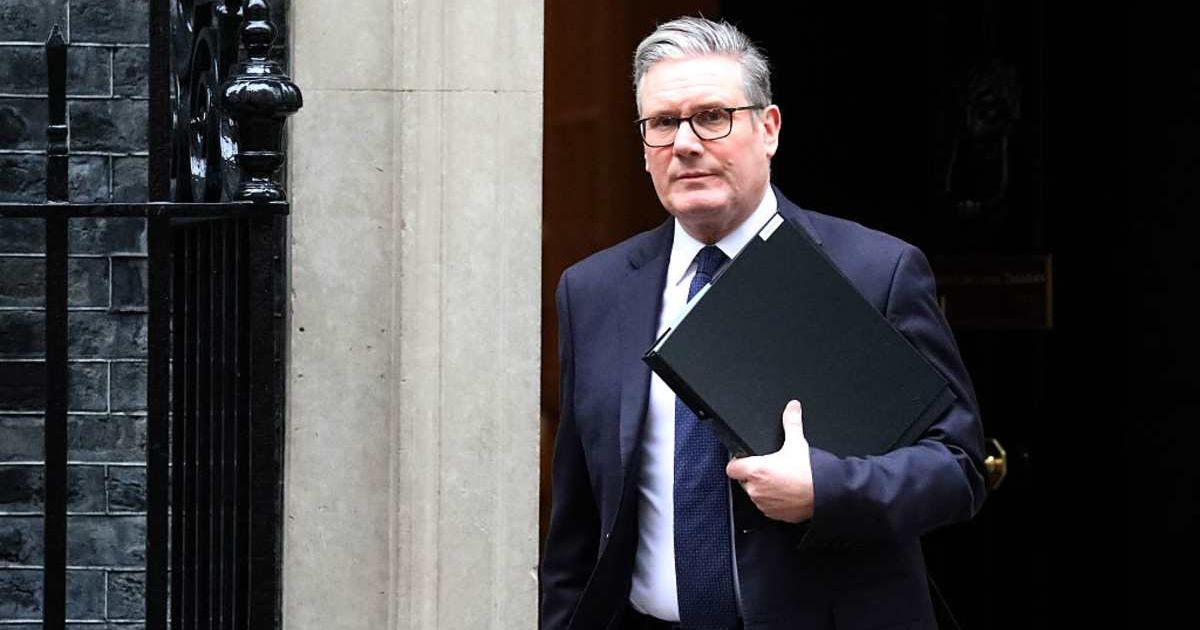 British Prime Minister Keir Starmer leaves Downing Street (Cover Image Source: Getty Images | Photo by Alishia Abodunde)