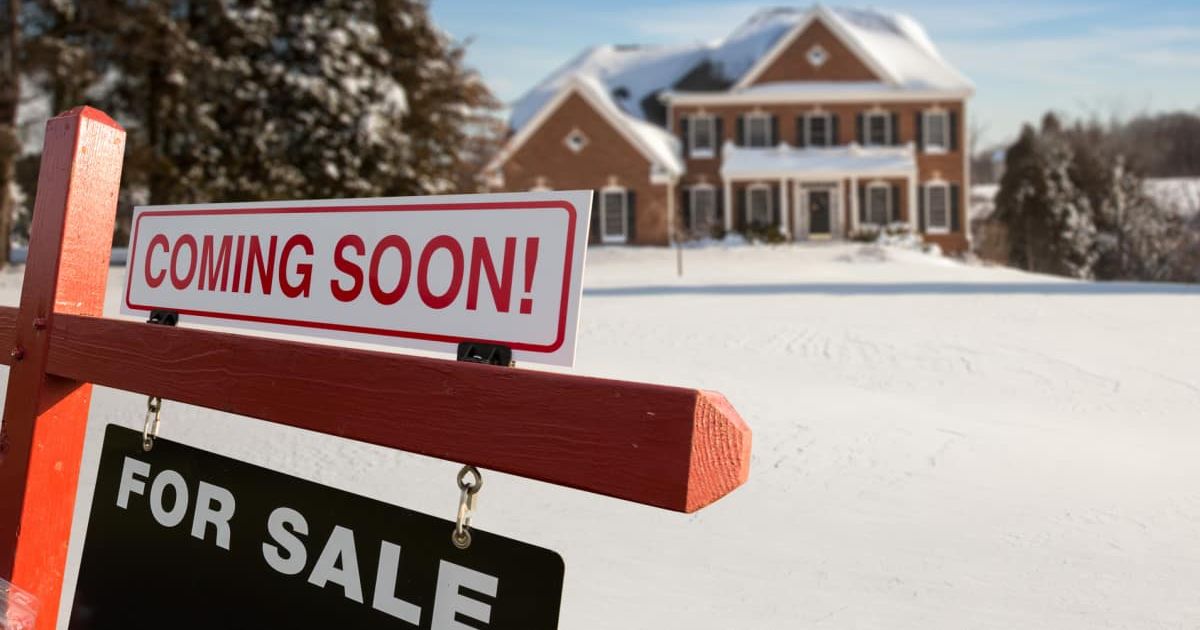 A 'For Sale and Coming Soon Real Estate Agent' sign hangs in front of a single-family house (Cover Image Source: Getty Images | Stock photo by Backyardproduction)