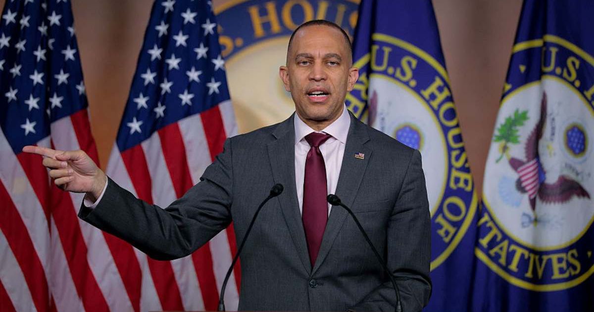 House Minority Leader Hakeem Jeffries (D-NY) holds a news conference at the U.S. Capitol Visitors Center (Cover Image Source: Getty Images | Photo by Chip Somodevilla)