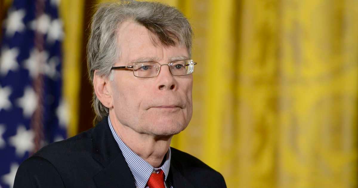 Author Stephen King at an event where he received the 2014 National Medal of Arts at The White House on September 10, 2015 (Cover Image Source: Getty Images | Photo by Leigh Vogel)