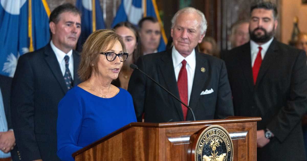 Darline Graham Nordone sworn in to finish brother Lindsey Graham's Senate term