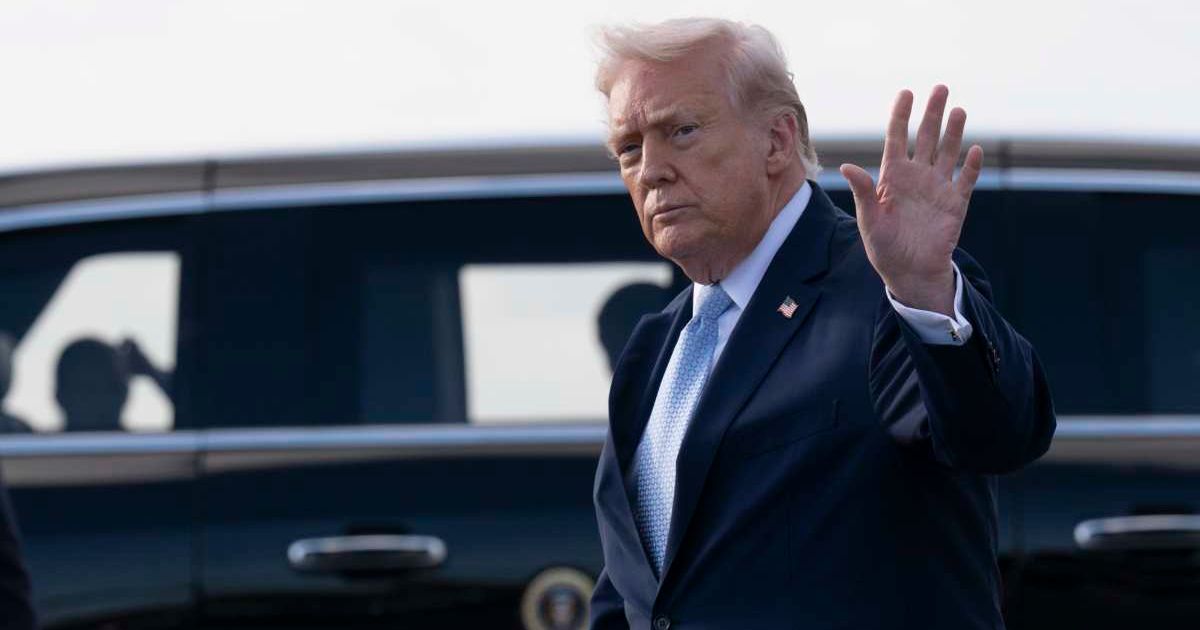 U.S. President Donald Trump waves after landing at Palm Beach International Airport on March 20, 2026, in Palm Beach, Florida (Cover Image Source: Getty Images | Photo by Roberto Schmidt)