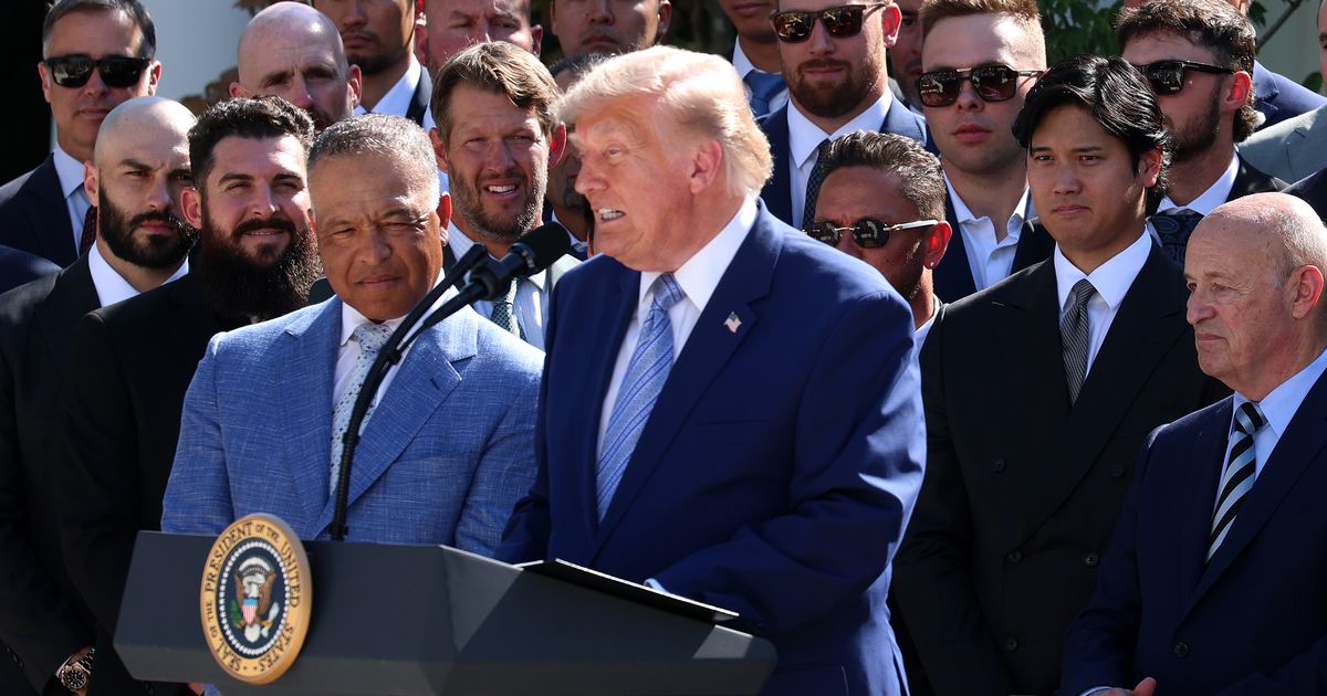 U.S. President Donald Trump delivers remarks as he hosts the 2025 MLB World Series champion Los Angeles Dodgers in the Rose Garden of the White House on July 23, 2026 (Cover Image Source: Getty Images | Photo by Kevin Dietsch)