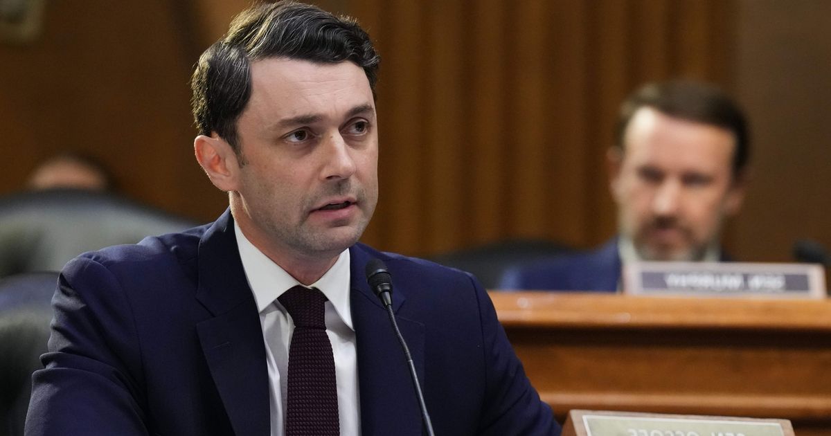 Sen. Jon Ossoff, D-Ga., questions Defense Secretary Pete Hegseth at a Senate Appropriations Committee hearing on July 21, 2026 (Cover Image Source: AP Photo | Photo by Jacquelyn Martin)